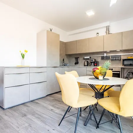 Luxury Penthouse Papic With Jacuzzi & The View Apartman