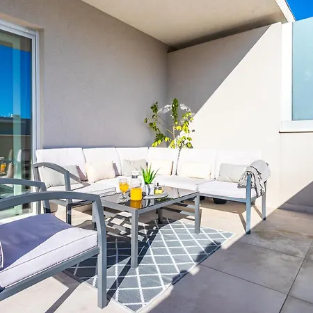 Luxury Penthouse Papic With Jacuzzi & The View Apartman *