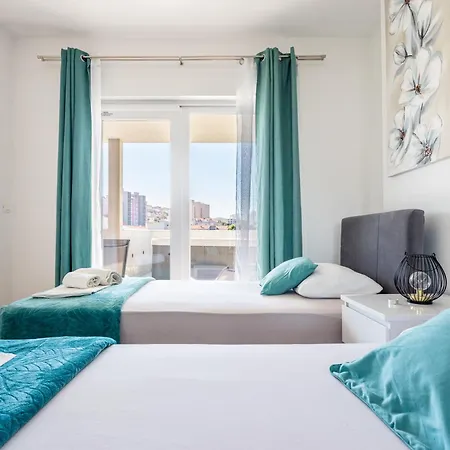 Luxury Penthouse Papic With Jacuzzi & The View Apartman *