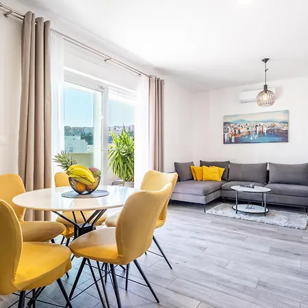 Luxury Penthouse Papic With Jacuzzi & The View Apartman