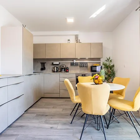 Luxury Penthouse Papic With Jacuzzi & The View Split