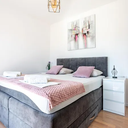 Luxury Penthouse Papic With Jacuzzi & The View