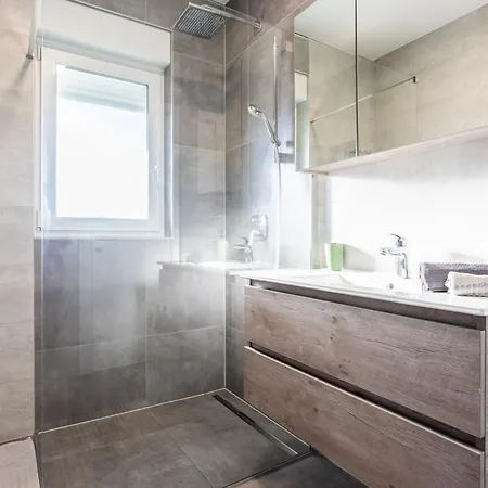 Luxury Penthouse Papic With Jacuzzi & The View Split