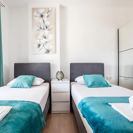 Daire Luxury Penthouse Papic With Jacuzzi & The View *