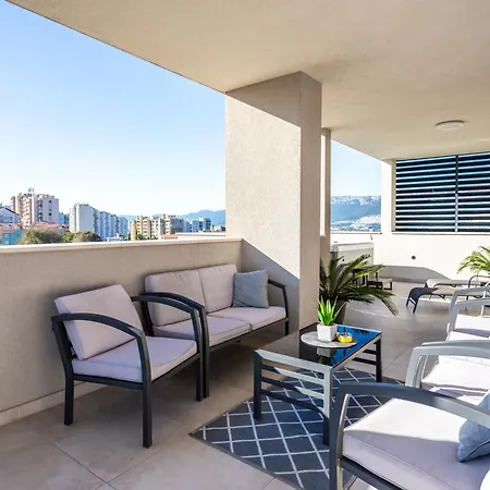 Luxury Penthouse Papic With Jacuzzi & The View *