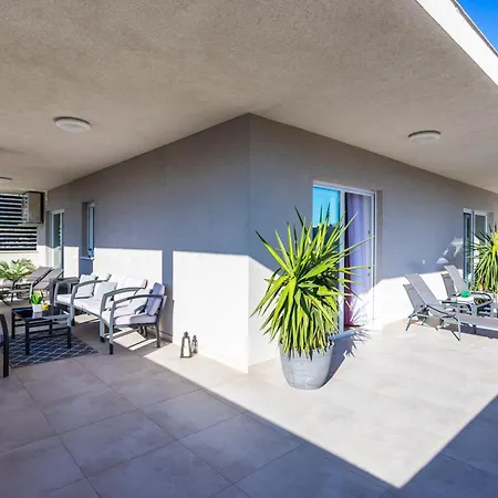 Luxury Penthouse Papic With Jacuzzi & The View Daire *