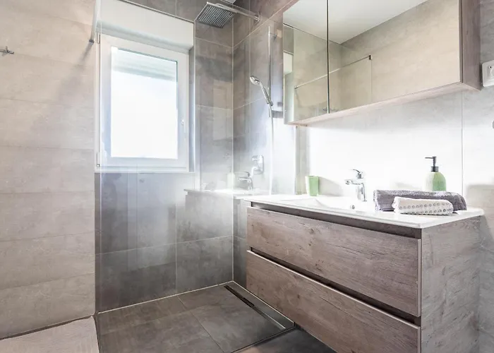 Luxury Penthouse Papic With Jacuzzi & The View Split
