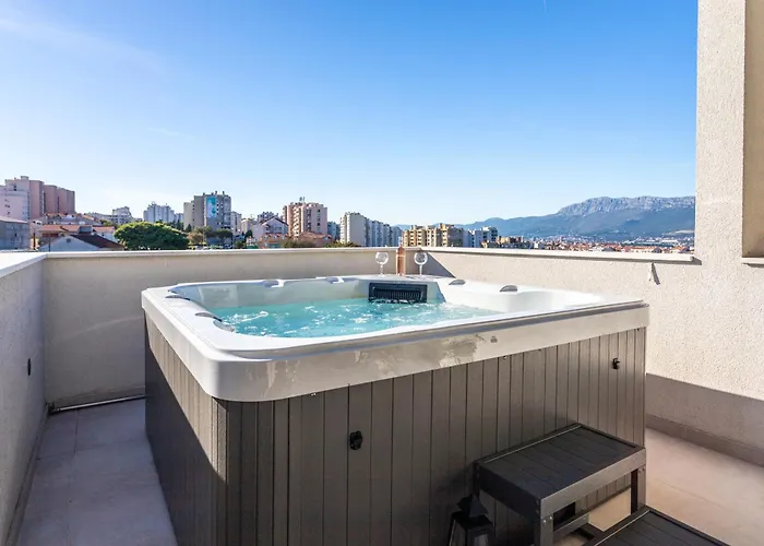 Luxury Penthouse Papic With Jacuzzi & The View Appartement