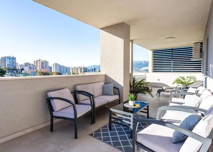 Luxury Penthouse Papic With Jacuzzi & The View *