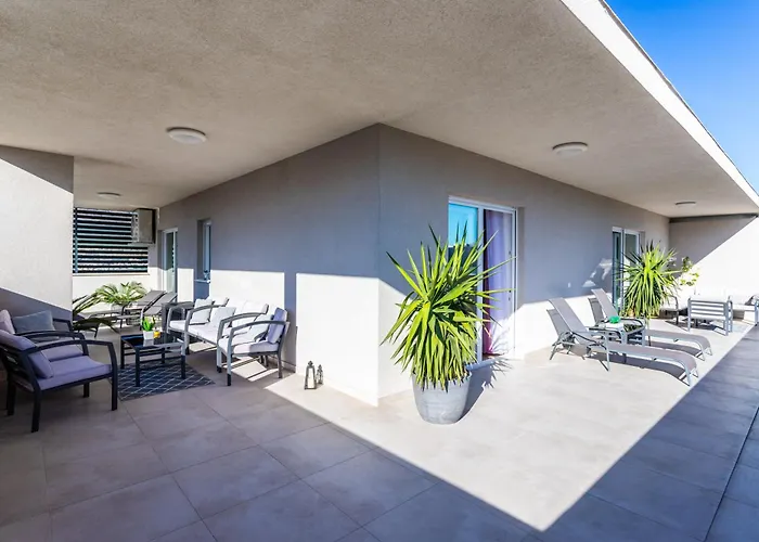 Luxury Penthouse Papic With Jacuzzi & The View 公寓 *