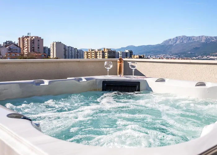 Luxury Penthouse Papic With Jacuzzi & The View Split