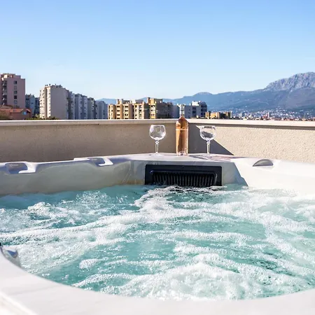 Luxury Penthouse Papic With Jacuzzi & The View スプリト